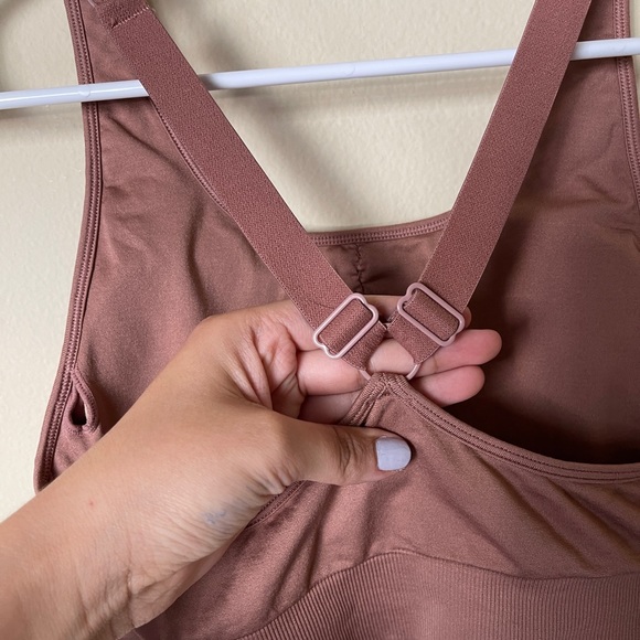 Fabletics- medium impact sports bra - Picture 7 of 8